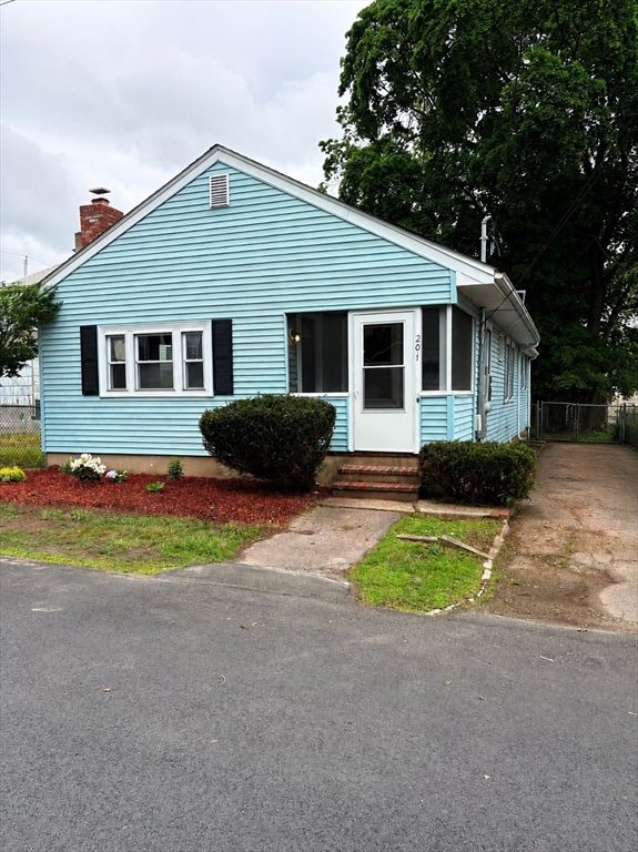 201 Florence St, Brockton, MA 02301