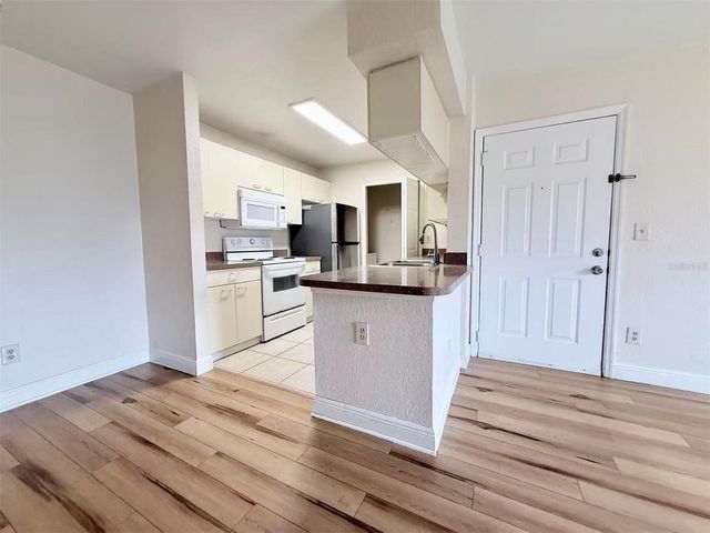 2550 N ALAFAYA TRAIL 6205, Orlando, FL 32826