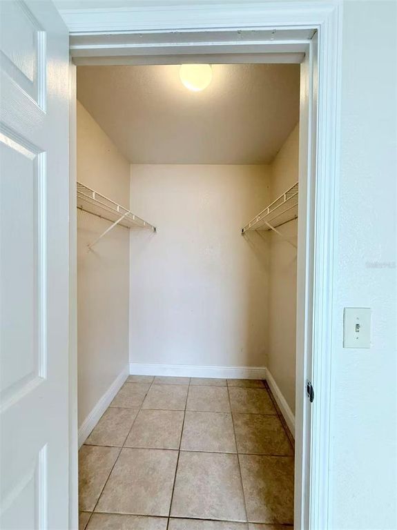 Image 11 of property listing at 2550 N ALAFAYA TRAIL 6205, Orlando, FL 32826