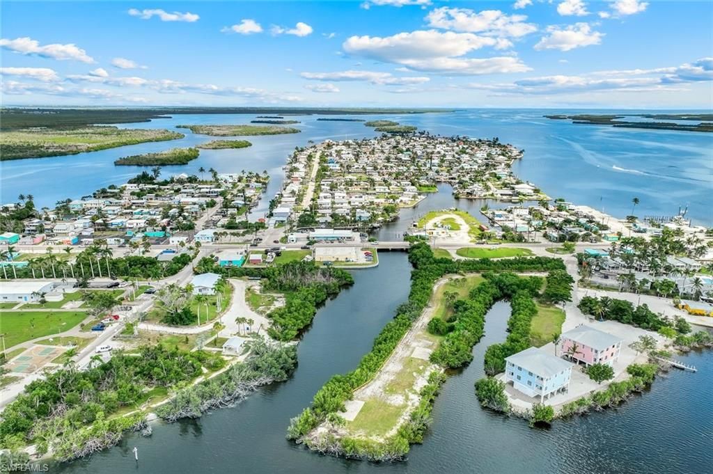 4547 Pine Island RD NW, Matlacha, FL 33993