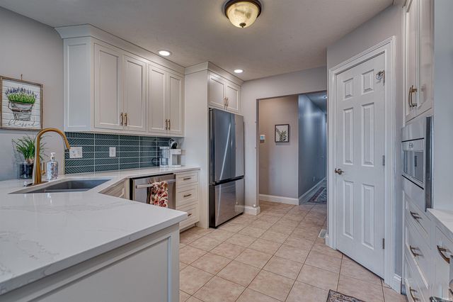 420 Sterchi Drive, Evansville, IN 47711