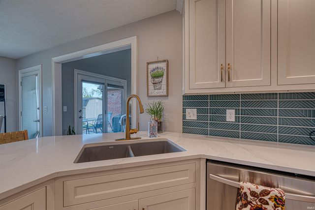 420 Sterchi Drive, Evansville, IN 47711