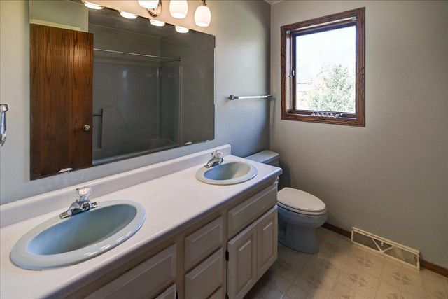 726 Basswood Avenue, Verona, WI 53593