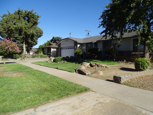 1425 Flint Way, Fresno, CA 93705