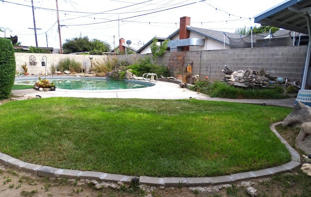 Image 10 of property listing at 1425 Flint Way, Fresno, CA 93705