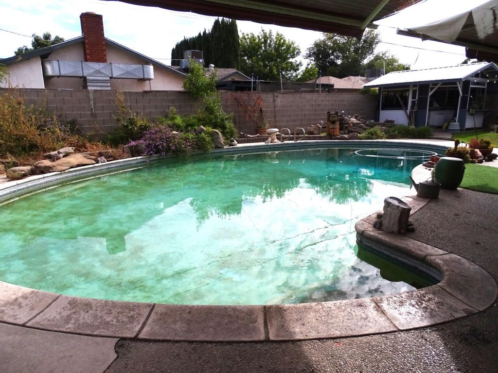 Image 12 of property listing at 1425 Flint Way, Fresno, CA 93705