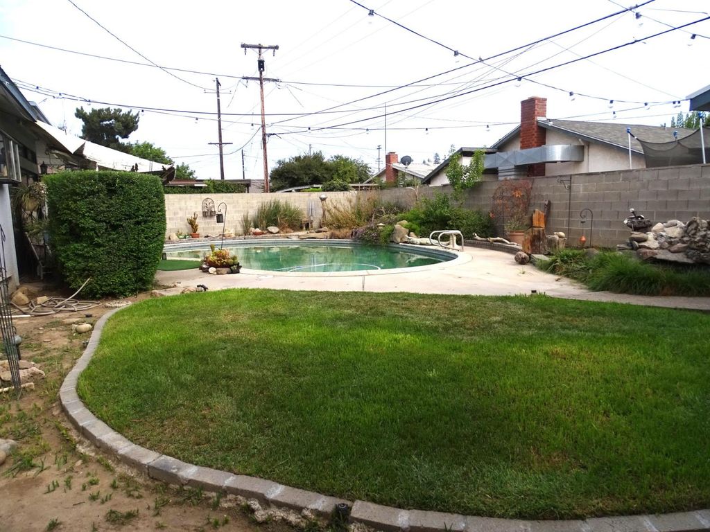 Image 9 of property listing at 1425 Flint Way, Fresno, CA 93705