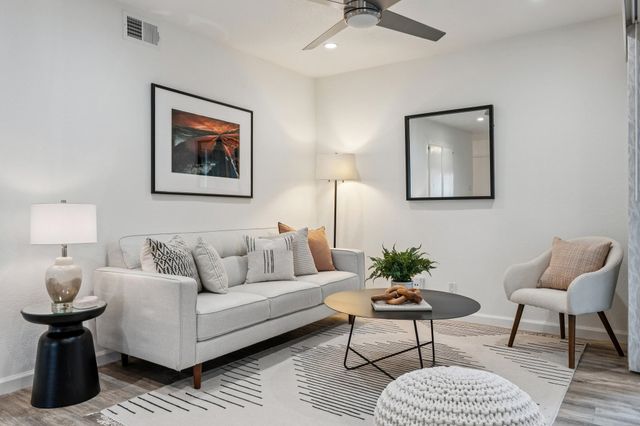 885 Tara Hills Dr, Pinole, CA 94564