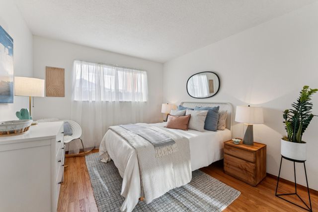 885 Tara Hills Dr, Pinole, CA 94564