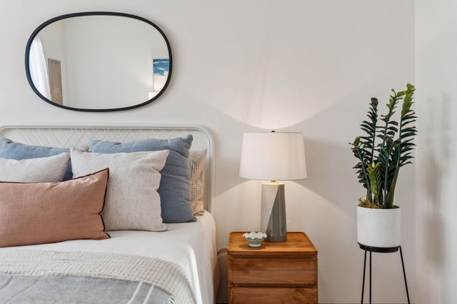 885 Tara Hills Dr, Pinole, CA 94564