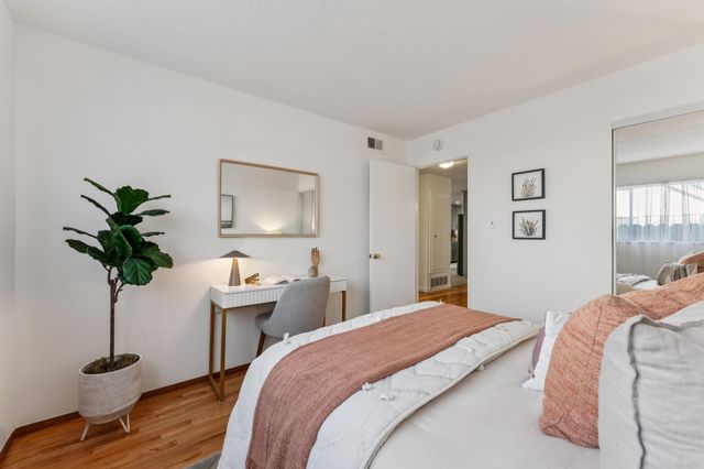 885 Tara Hills Dr, Pinole, CA 94564