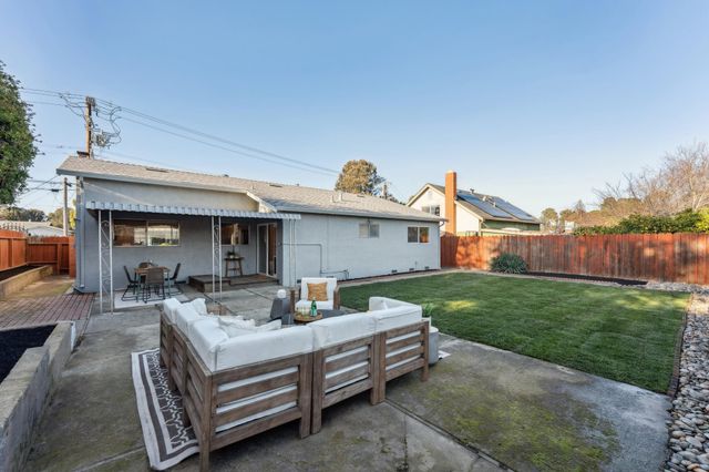 885 Tara Hills Dr, Pinole, CA 94564