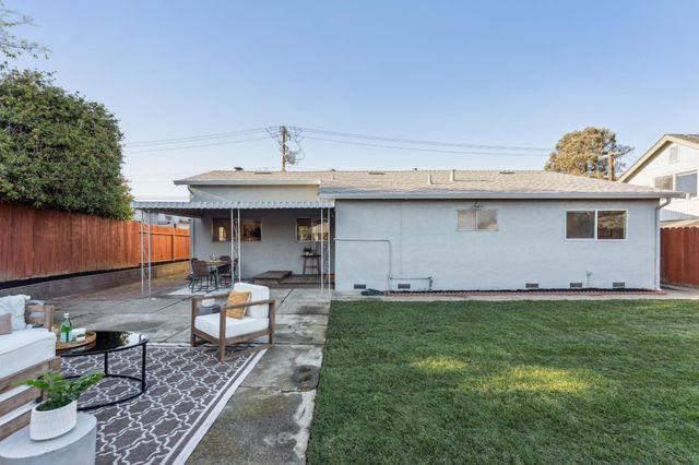 885 Tara Hills Dr, Pinole, CA 94564