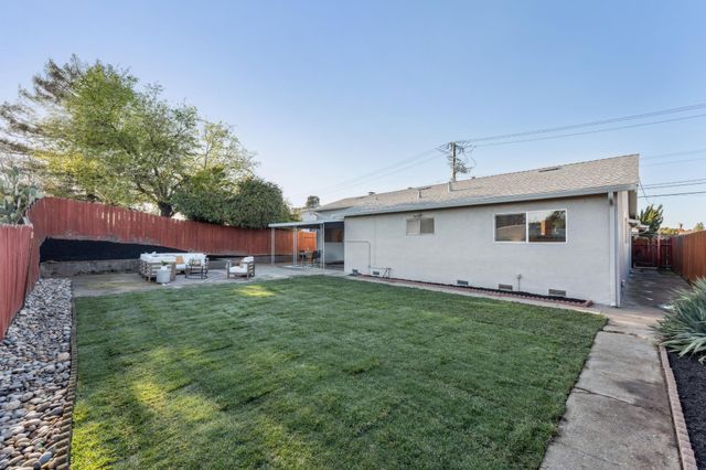 885 Tara Hills Dr, Pinole, CA 94564