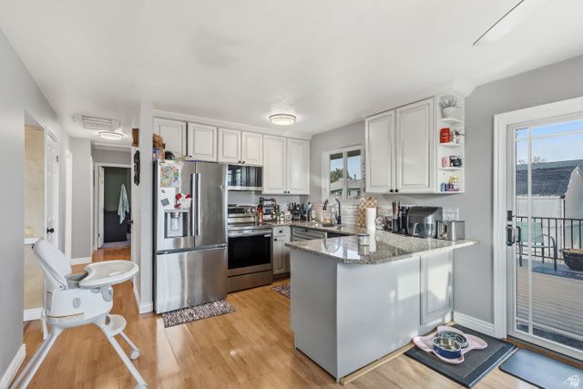 5890 W SWANBRIDGE DR, Kearns, UT 84118