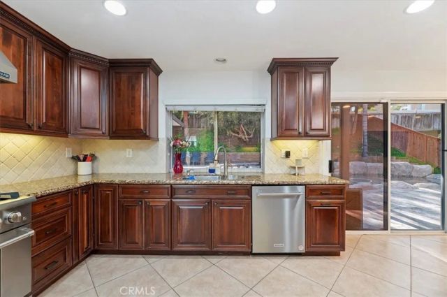 1040 Nighthawk Drive, Corona, CA 92881