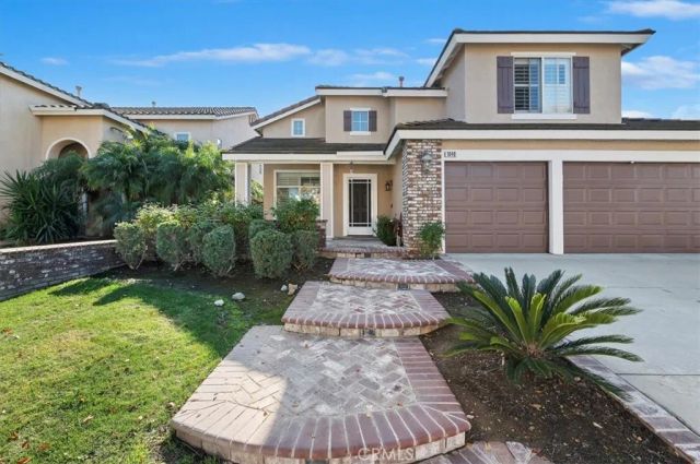 1040 Nighthawk Drive, Corona, CA 92881