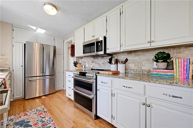 4827 W 78TH Terrace, Prairie Village, KS 66208