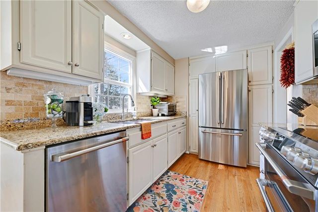 4827 W 78TH Terrace, Prairie Village, KS 66208