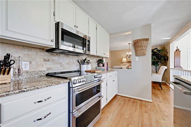 4827 W 78TH Terrace, Prairie Village, KS 66208