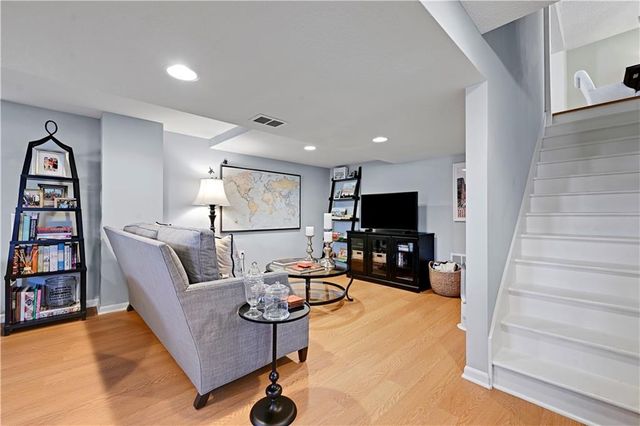 4827 W 78TH Terrace, Prairie Village, KS 66208