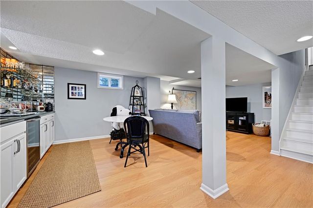 4827 W 78TH Terrace, Prairie Village, KS 66208