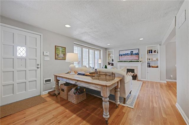 4827 W 78TH Terrace, Prairie Village, KS 66208