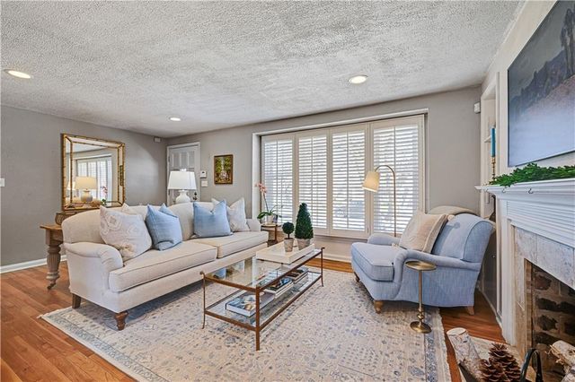 4827 W 78TH Terrace, Prairie Village, KS 66208