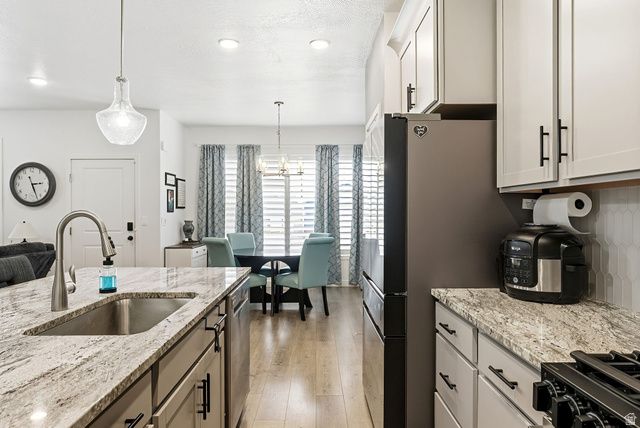 11594 S SKYWARD RD, South Jordan, UT 84009