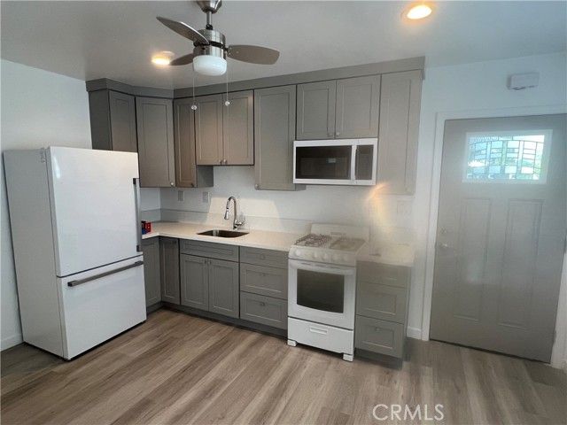 2706 Thornton Avenue B, Burbank, CA 91504