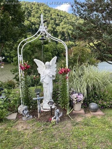 2222 Robin Avenue, East Bank, WV 25067