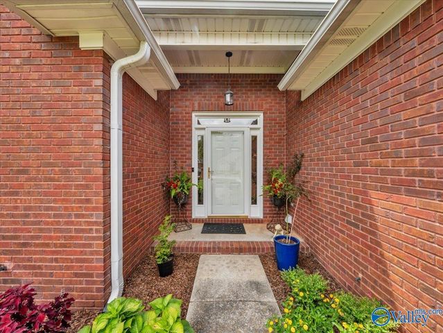 1941 Red Sunset Drive, Decatur, AL 35603