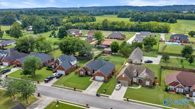 1941 Red Sunset Drive, Decatur, AL 35603