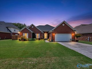 1941 Red Sunset Drive, Decatur, AL 35603