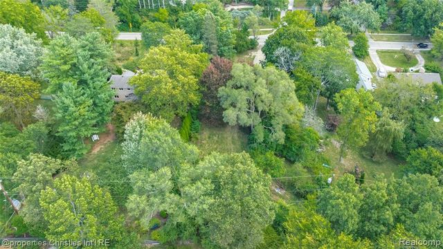5620 Inkster Road, West Bloomfield, MI 48323