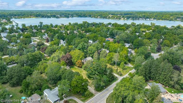 5620 Inkster Road, West Bloomfield, MI 48323