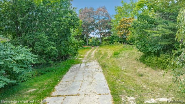 5620 Inkster Road, West Bloomfield, MI 48323