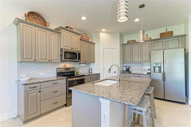 7750 RIDGELAKE CIRCLE, Bradenton, FL 34203