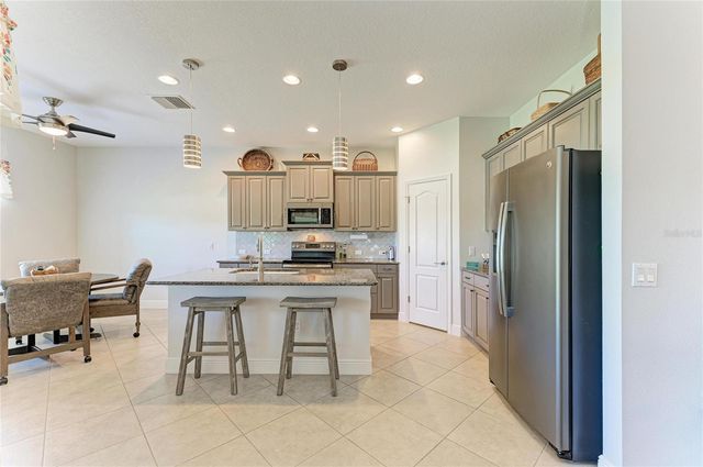 7750 RIDGELAKE CIRCLE, Bradenton, FL 34203
