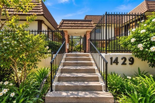 1429 Valley View Road 18, Glendale, CA 91202