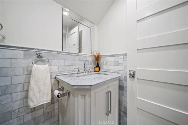 1429 Valley View Road 18, Glendale, CA 91202