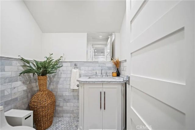 1429 Valley View Road 18, Glendale, CA 91202