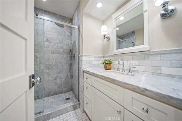 1429 Valley View Road 18, Glendale, CA 91202