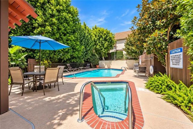 1429 Valley View Road 18, Glendale, CA 91202
