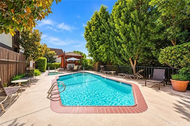 1429 Valley View Road 18, Glendale, CA 91202