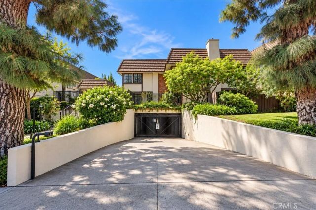 1429 Valley View Road 18, Glendale, CA 91202