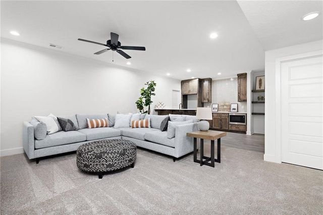 17463 W 163rd Place, Olathe, KS 66062