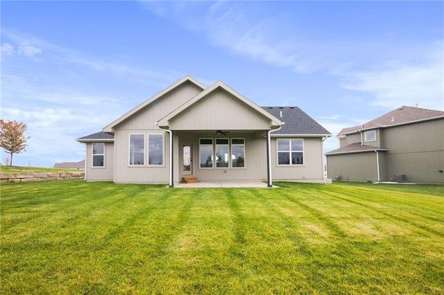 17463 W 163rd Place, Olathe, KS 66062