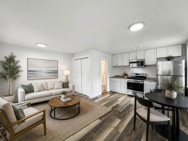 1910 Elim Avenue, Zion, IL 60099