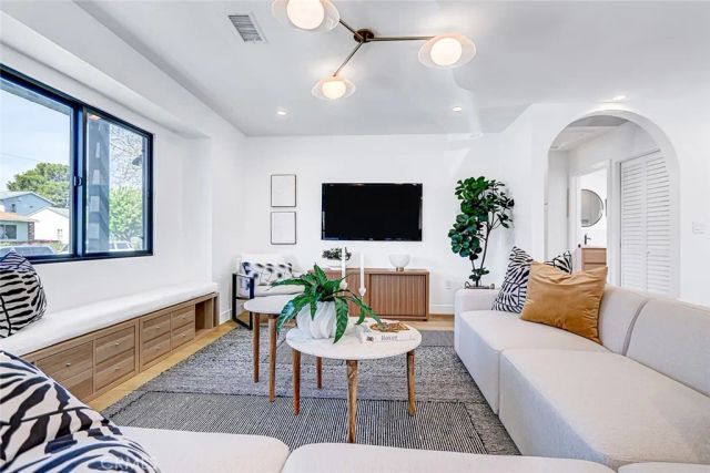 2100 Wendy Way, Manhattan Beach, CA 90266